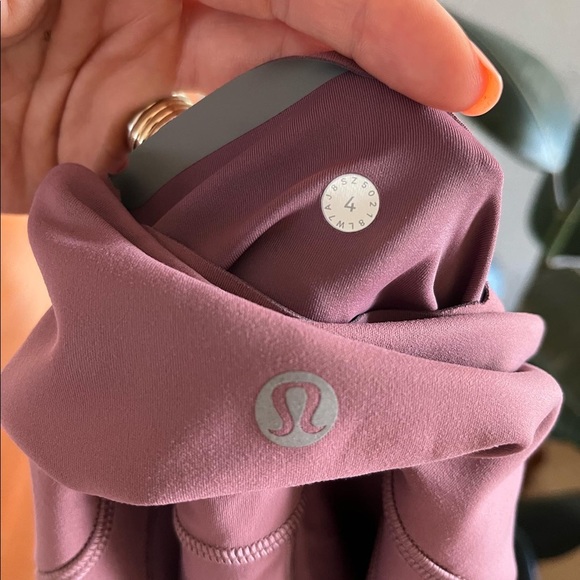 Lululemon In-Movement Shorts - Picture 3 of 4